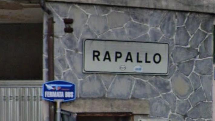 Spacciatore in fuga si scontra con l'auto della polizia a Rapallo