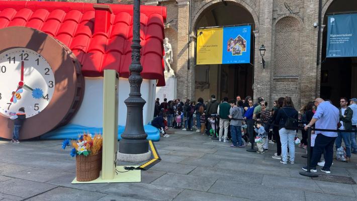 Lunga coda in piazza per visitare il Mulino Bianco