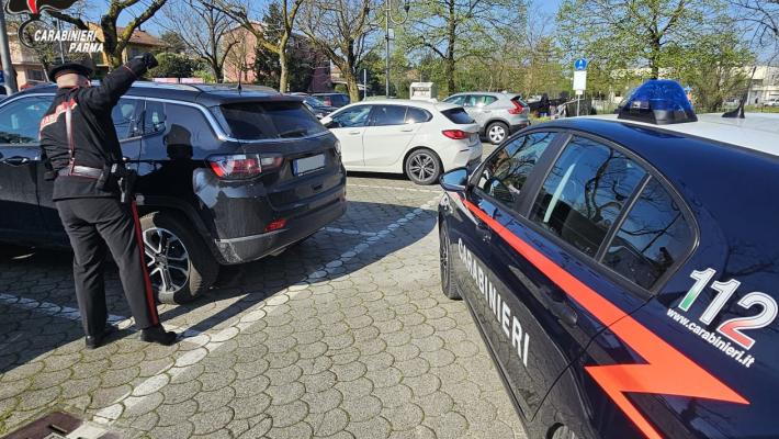 Bimba a Noceto lasciata nell'auto sotto il sole: intervengono i carabinieri  e la salvano dal peggio. Mamma denunciata