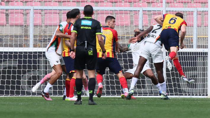 Fa tutto il Lecce: con il Venezia &egrave; 1-1 (e resta a -1 dal Parma) - Risultati e classifica 