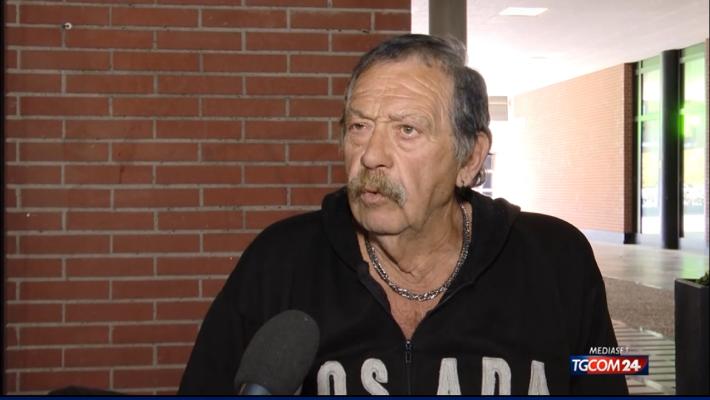 Rinuncia a casa popolare per tenere cagnetta e commuove Piacenza 