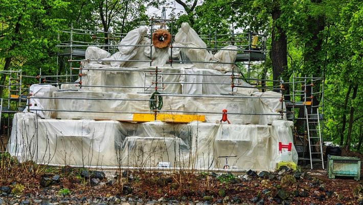 Trianon di nuovo "impacchettato"