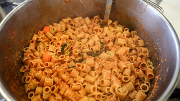 In occasione della santa Pasqua “pasta al sugo solidale” con Mutti e Rummo per Banco Alimentare