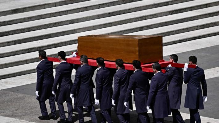 La diplomazia del funerale e il pontefice