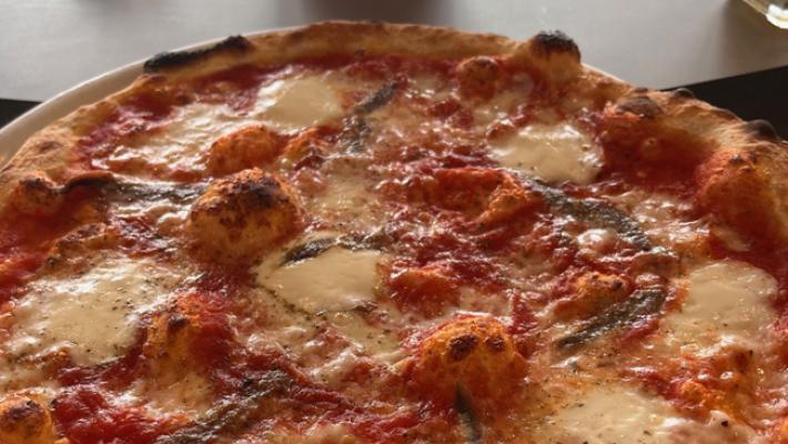 Love pizza  & bistrot: classiche e gourmet, voglia di  pizza lungo la via Emilia