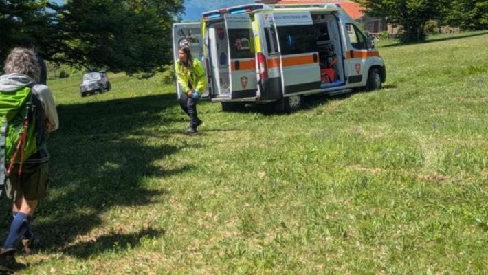 Varsi, cade rovinosamente e si ferisce a un braccio: intervengono la Pubblica e il Soccorso alpino
