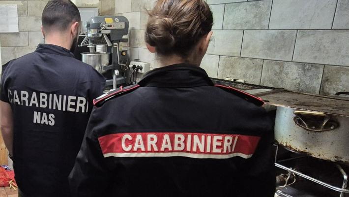Lavoro nero e carenze igienico sanitarie: esercente nei guai