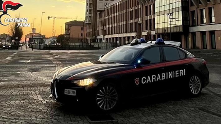 Riempie lo zaino schermato di prodotti cosmetici e tenta di allontanarsi dal supermercato ma viene subito fermato dai carabinieri avvisati dalle commesse. Denunciato 26enne straniero
