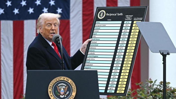 «I dazi Usa sono illegali»: i giudici bloccano le tariffe di Trump, che ha presentato appello contro la sentenza 