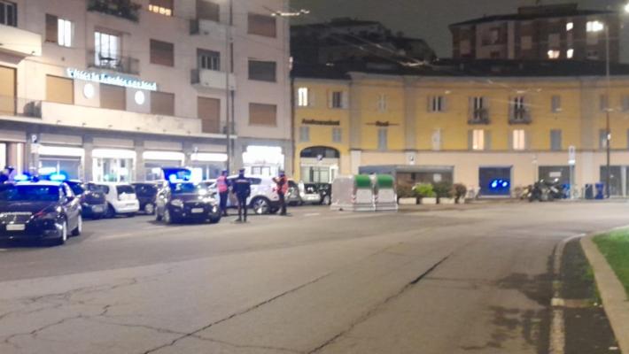 Brutale aggressione in piazzale Santa Croce. Finisce in ospedale un ferito grave
