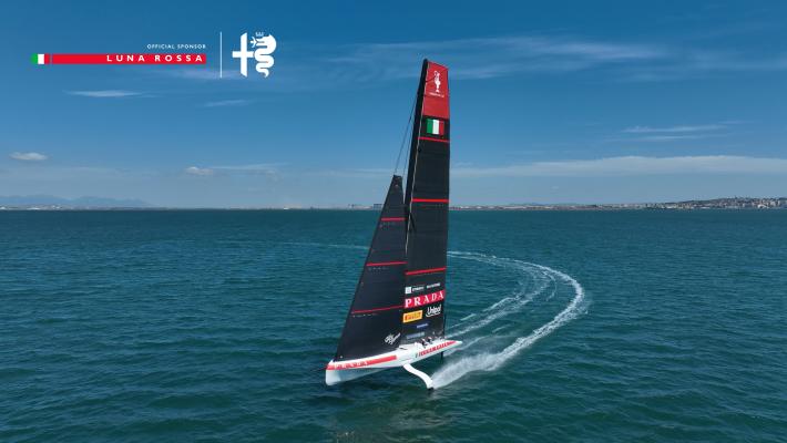 Alfa Romeo a bordo di Luna Rossa