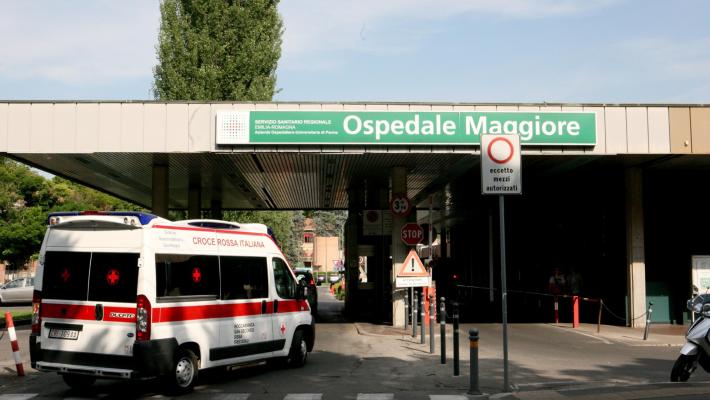 Parcheggi all’Ospedale Maggiore: più posti, nuove soluzioni e rispetto delle regole per la sosta selvaggia