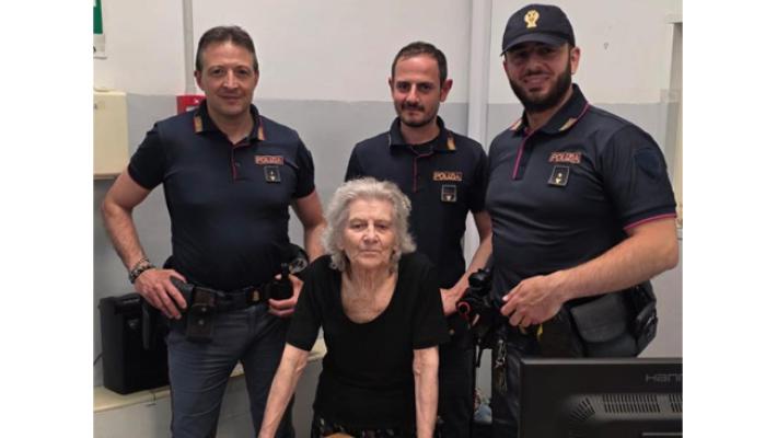 Si fa dare soldi e oro ad un'anziana, ma viene fermato e scoperto in stazione durante un controllo: denunciato un recidivo