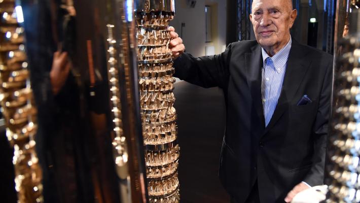 È morto Arnaldo Pomodoro: lo scultore aveva 99 anni 