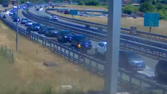 Tutti al mare: 10 km di coda  allo snodo di Aulla per andare in Versilia