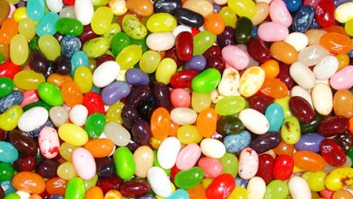 Fiumicino, mangiano caramelle (alla marijuana) trovate nella stiva: malore per 4 addetti ai bagagli