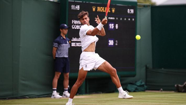 Wimbledon: Mensik ko 6-2 6-4 6-2, Cobolli agli ottavi di finale