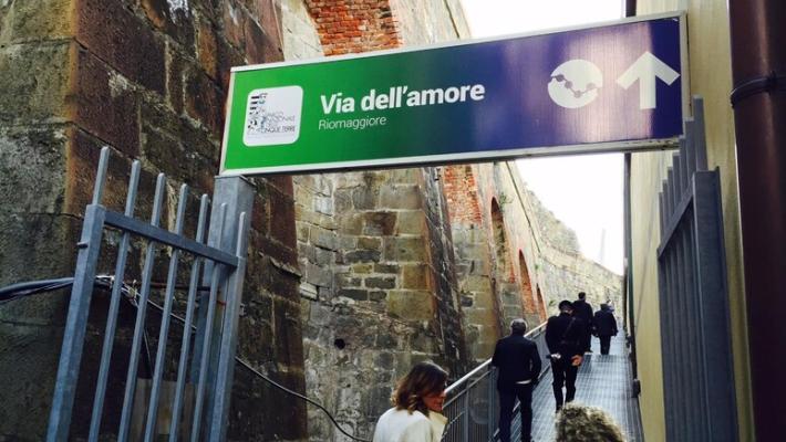 Giù da Via dell'Amore, muore dopo litigio con la fidanzata