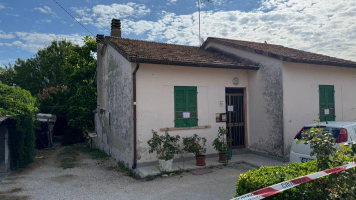 "La musica è troppo alta" e spara alla festa dei bimbi 