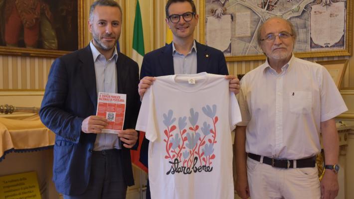 I promotori della proposta di legge di iniziativa popolare "Diritto a Stare Bene" in municipio.