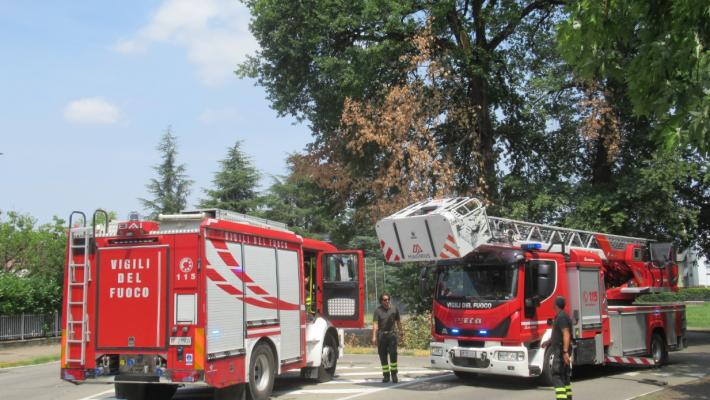 Via Ximenes, vigili del fuoco all’opera