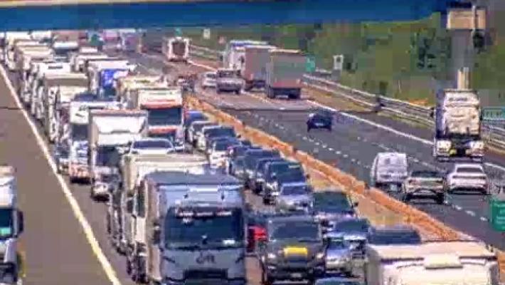 Auto contro il guardrail a Fiorenzuola, triplo tamponamento a catena: un ferito grave al Maggiore
