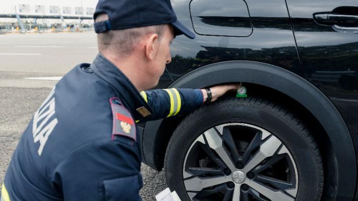 Gomme lisce e niente revisione, più di 1 auto su 4 non in regola