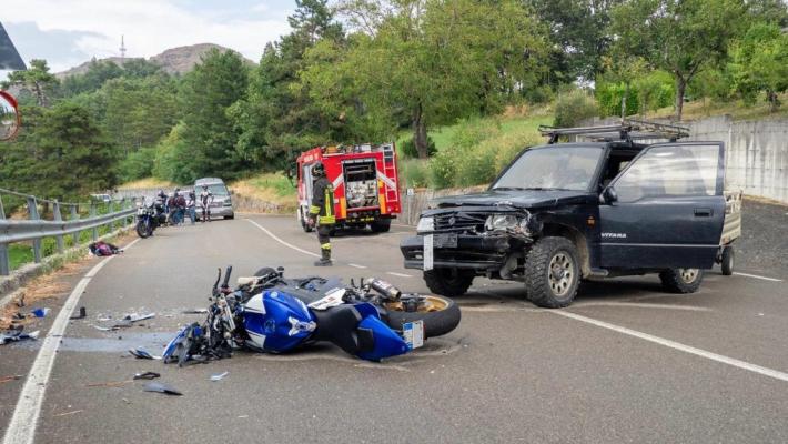 Notte di incidenti in provincia: auto fuori strada a Berzola (Langhirano) e  scontro auto-moto a Scurano. Tre feriti gravi