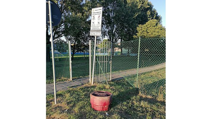 Il bidone interrato al parco Aleotti/Zanguidi