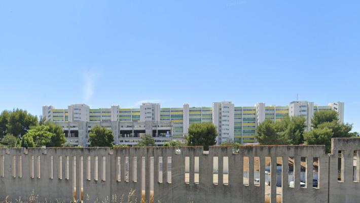 Al pronto soccorso per forti dolori scopre la gravidanza e partorisce