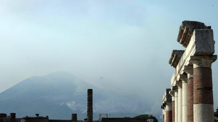 Incendio Vesuvio, Musumeci decreta mobilitazione nazionale 