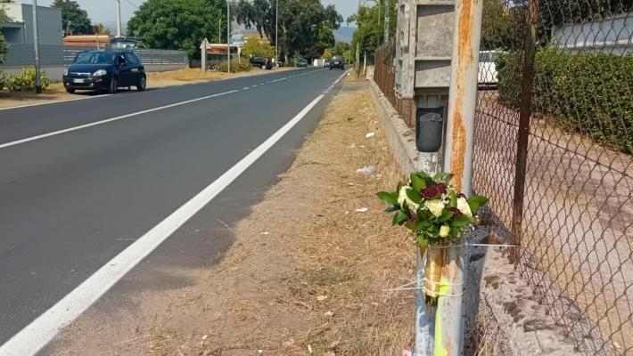 Auto pirata investe tre giovani al Circeo: morto un 16enne. Nel pomeriggio l'automobilista si è costituito 