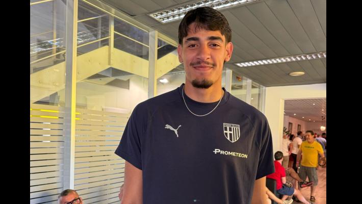 Parma-Pescara, in tribuna al Tardini spunta anche  il difensore Mariano Troilo con già indosso la divisa dei Crociati
