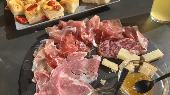 Bastian Contrario  - Taglieri, bruschette e tante birre diverse Il pub piace sempre