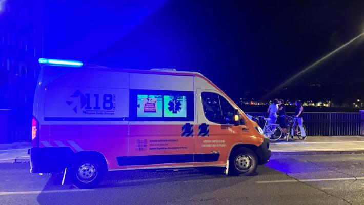 Si cala nel torrente Parma per recuperare gli occhiali e si addormenta: ragazzo soccorso dai vigili del fuoco 