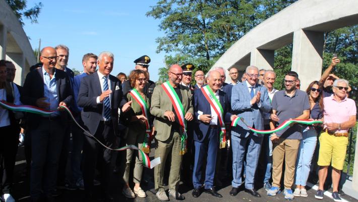 Il ministro Foti ha inaugurato il ponte Pezzino tra Busseto e Sant'Agata