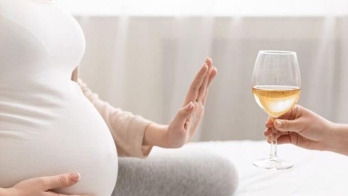 “Non bere alcolici durante la gravidanza”: l’appello delle Aziende sanitarie di Parma in occasione della Giornata mondiale sulla sindrome feto-alcolica