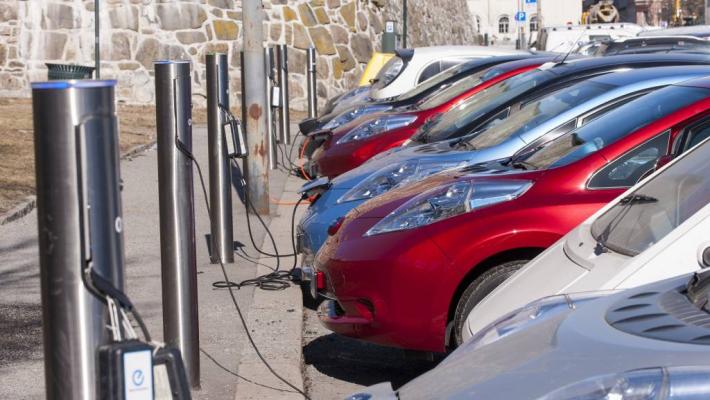 Incentivi per le auto elettriche: ecco quanti sono, a chi spettano e come averli