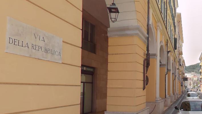 Bimbo di due anni cade dal terrazzo, è gravissimo