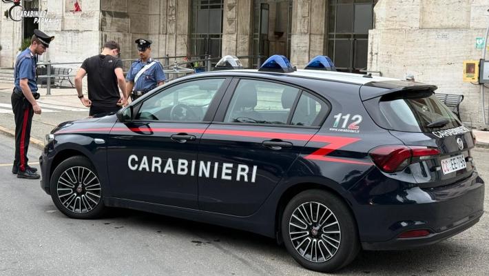 Fermato nei pressi della stazione farroviaria con 10 “buste” di hashish