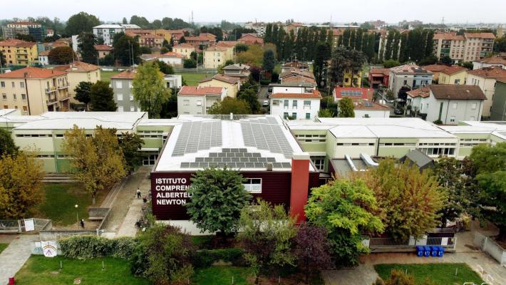 La scuola Albertelli-Newton inaugura il suo nuovo impianto fotovoltaico 