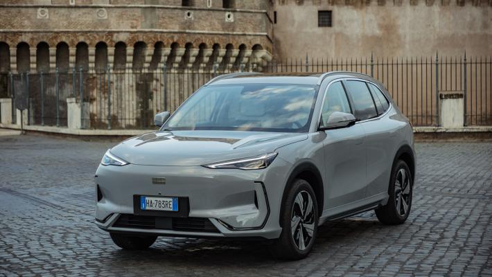 EX5, in Italia il primo modello del colosso Geely