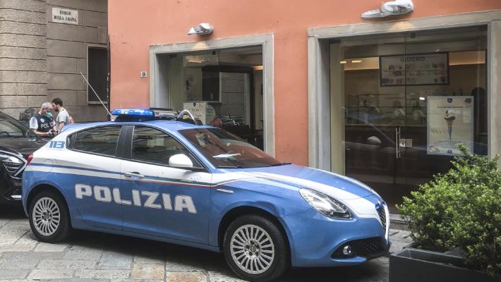 Scatta il divieto di accesso a locali pubblici per un cittadino italiano