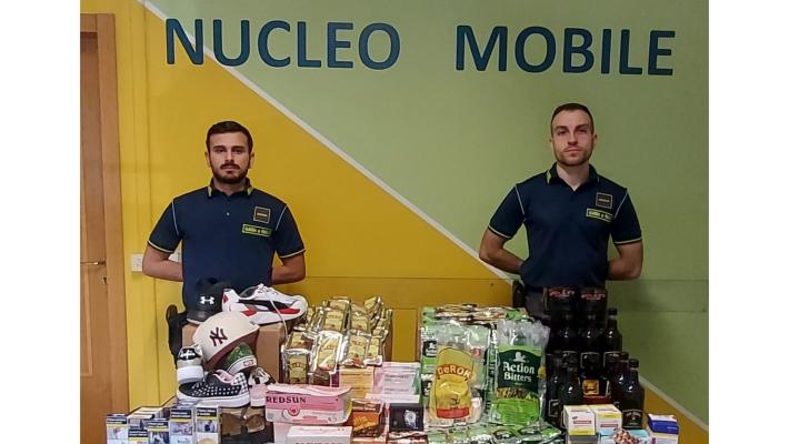 Sigarette, farmaci e alcolici di contrabbando e false griffe: denunciato il titolare di un negozio in zona via Palermo 
