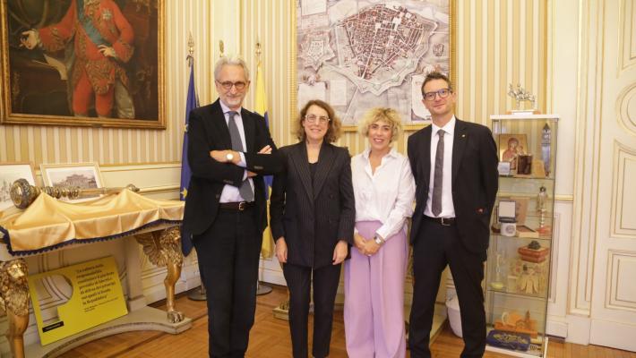 Il console francese in visita nella "piccola Parigi": visita in municipio