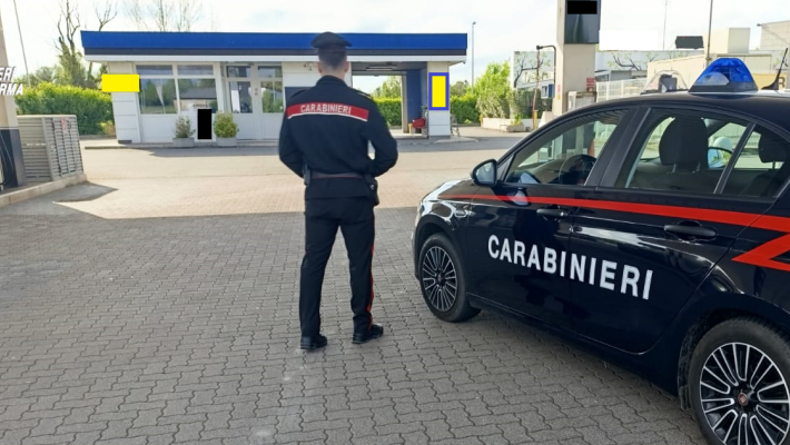 Parma: aiuta un’automobilista in panne allo “Spip” ma è una trappola e viene colpito e rapinato del portafoglio. Denunciato 31enne straniero