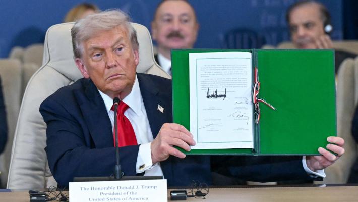  Trump firma l'accordo di pace per Gaza 