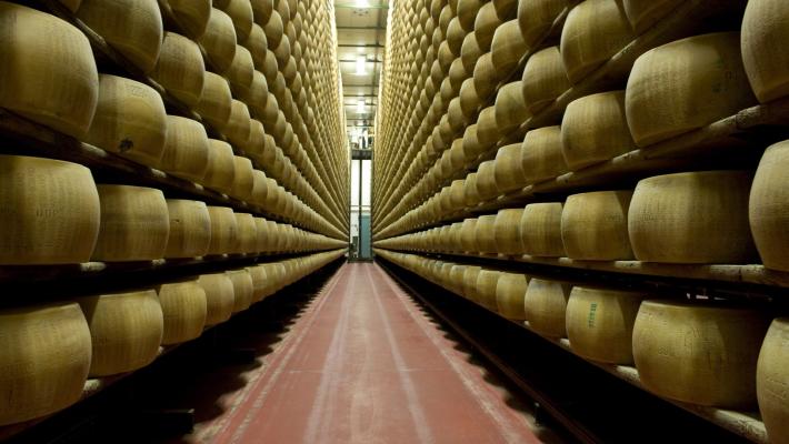 Il Consorzio del Parmigiano Reggiano pubblica il suo primo bilancio di sostenibilità