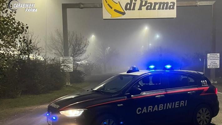Fontevivo: aveva tentato di guadare il fiume taro con un trattore rubato all’interporto ma era rimasto impantanato. 42enne straniero identificato grazie al dna e denunciato per furto