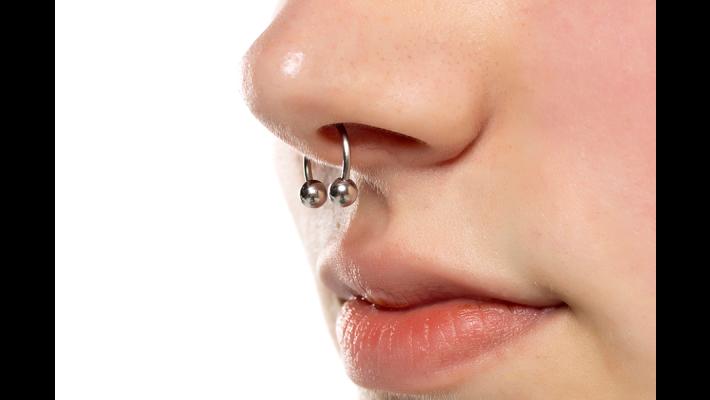 Un piercing al naso per monitorare il respiro senza fastidi
